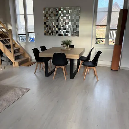 Duplex Avec Terrasse, Rue De La Mer! Ouistreham