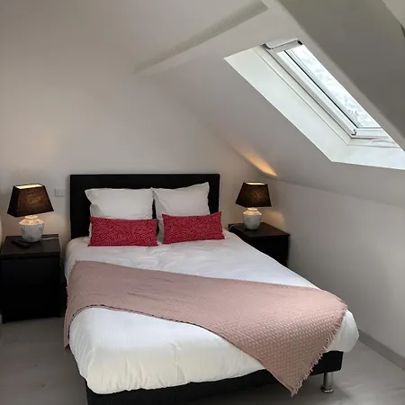 Duplex Avec Terrasse, Rue De La Mer! *